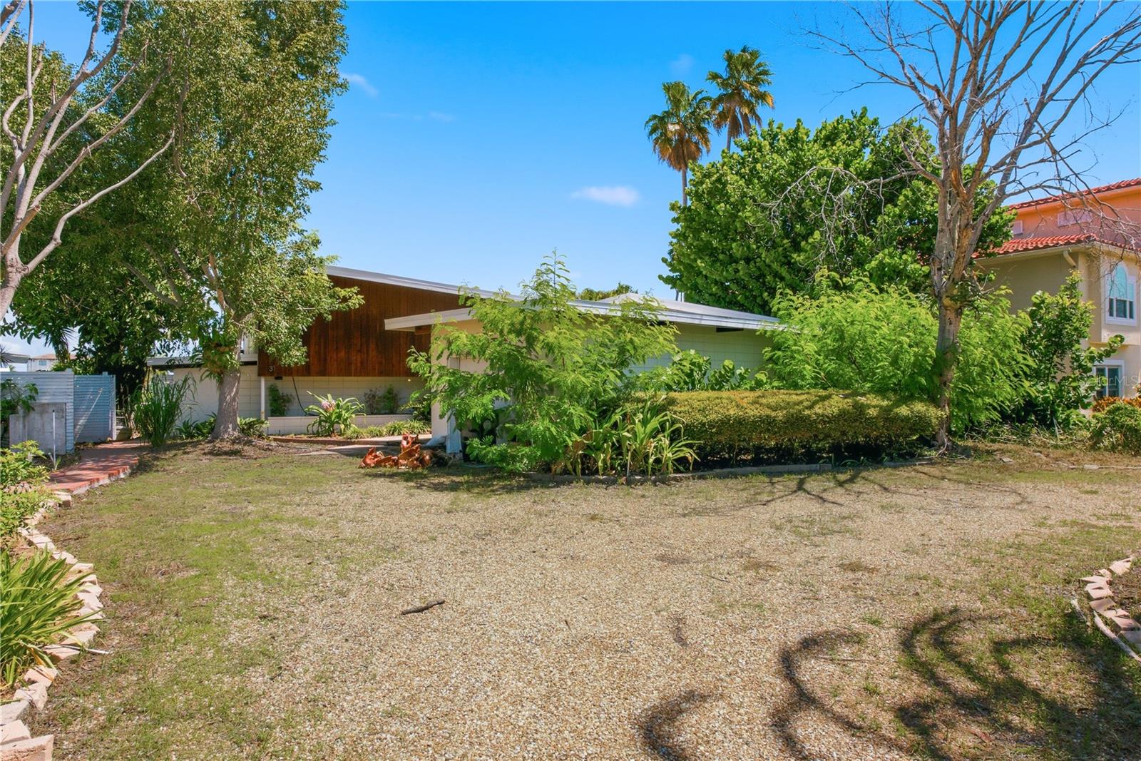 31 Dolphin Drive — photo