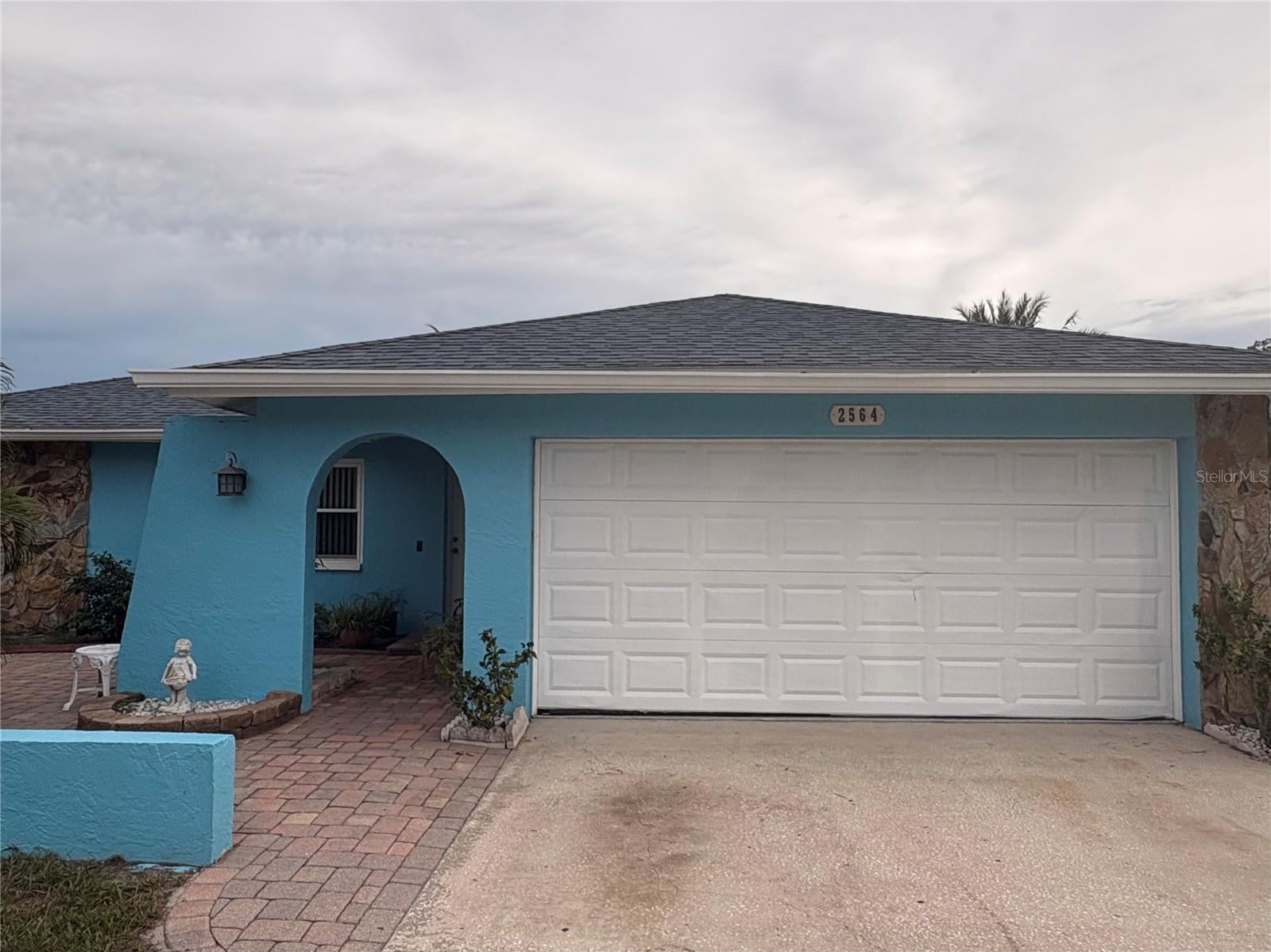 2564 Surrey Drive — photo
