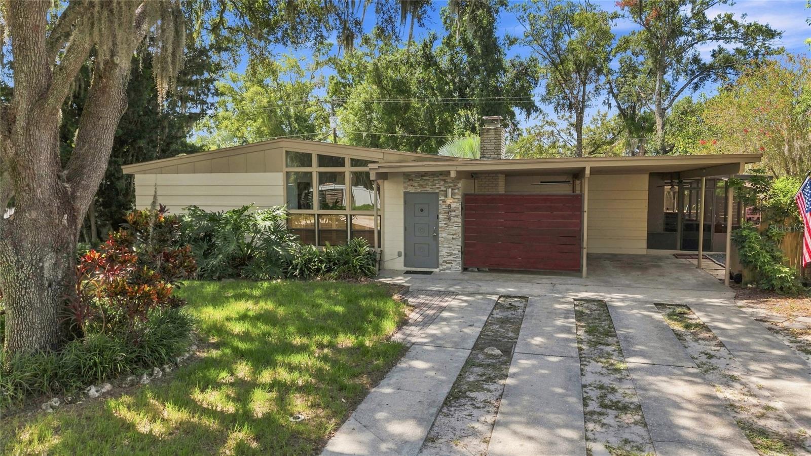 809 E River Drive — photo