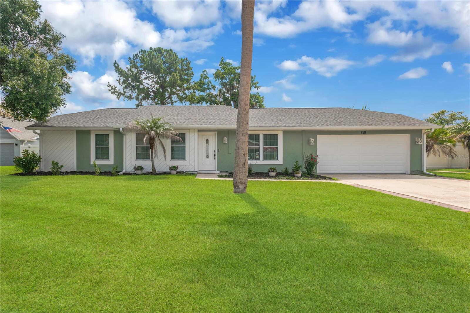 819 Jacaranda Drive — photo