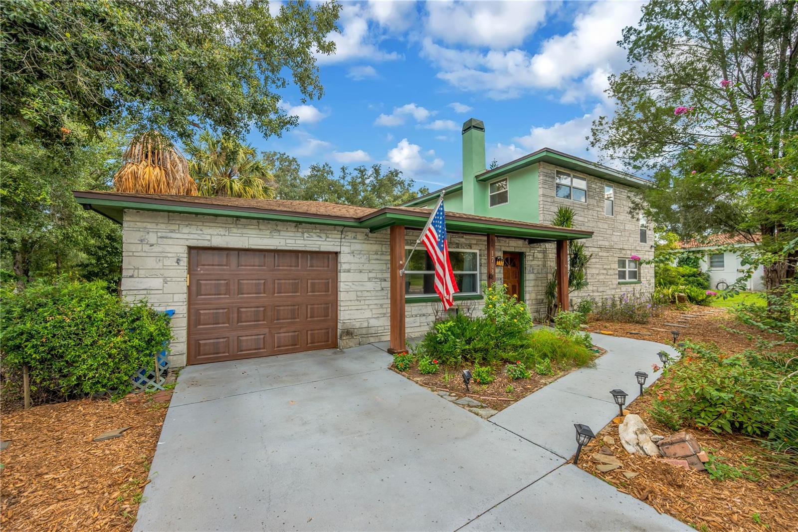1708 Woodbine Drive — photo