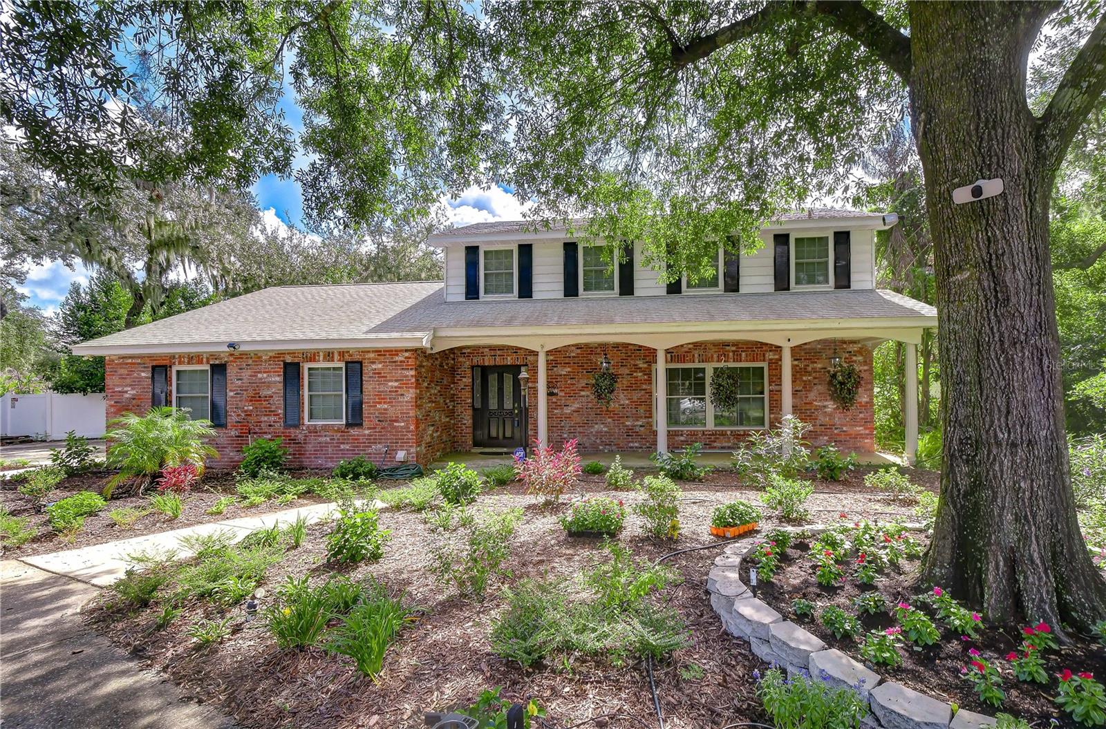901 Woodview Drive — photo