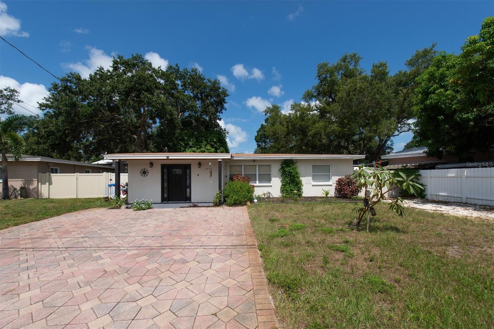 12812 Lake Drive — photo