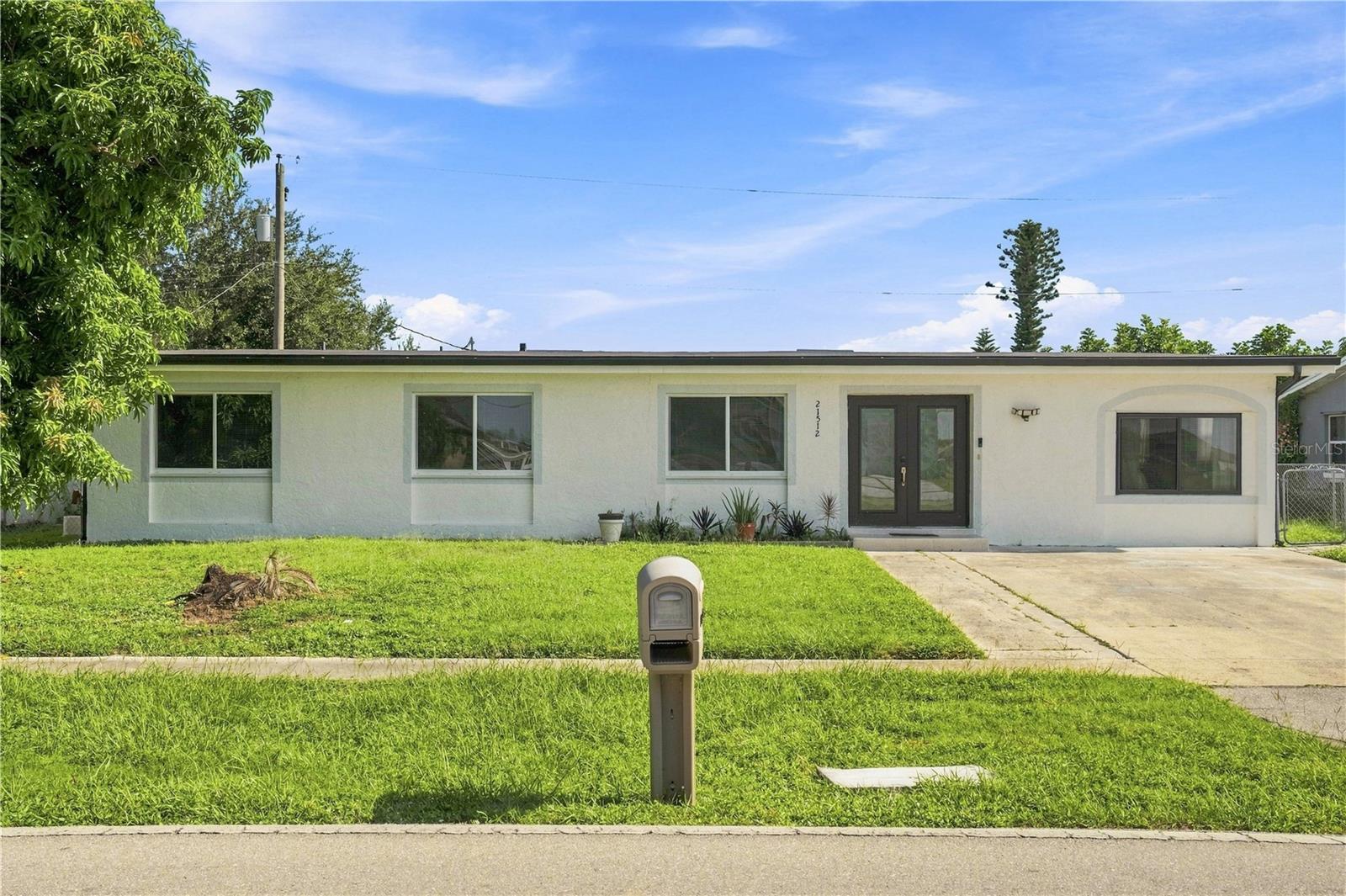 21512 Edgewater Drive — photo