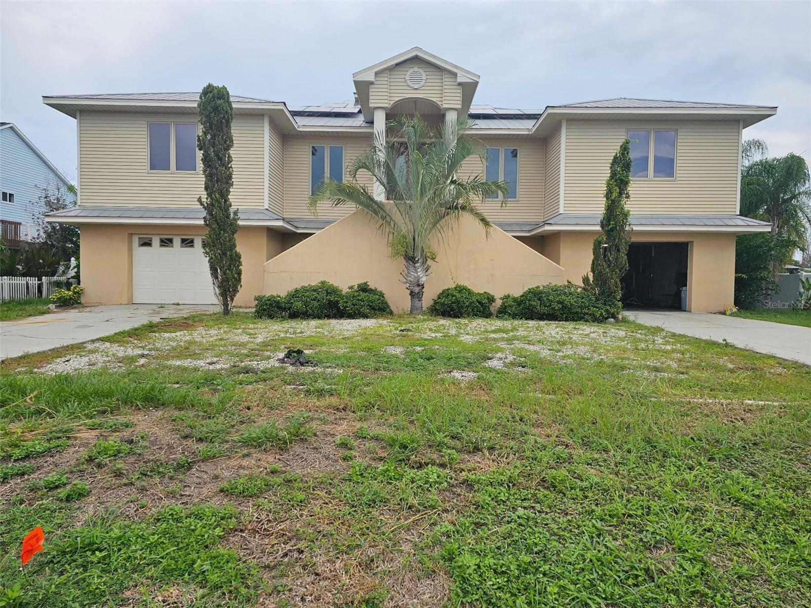 819 Blue Heron Boulevard — photo