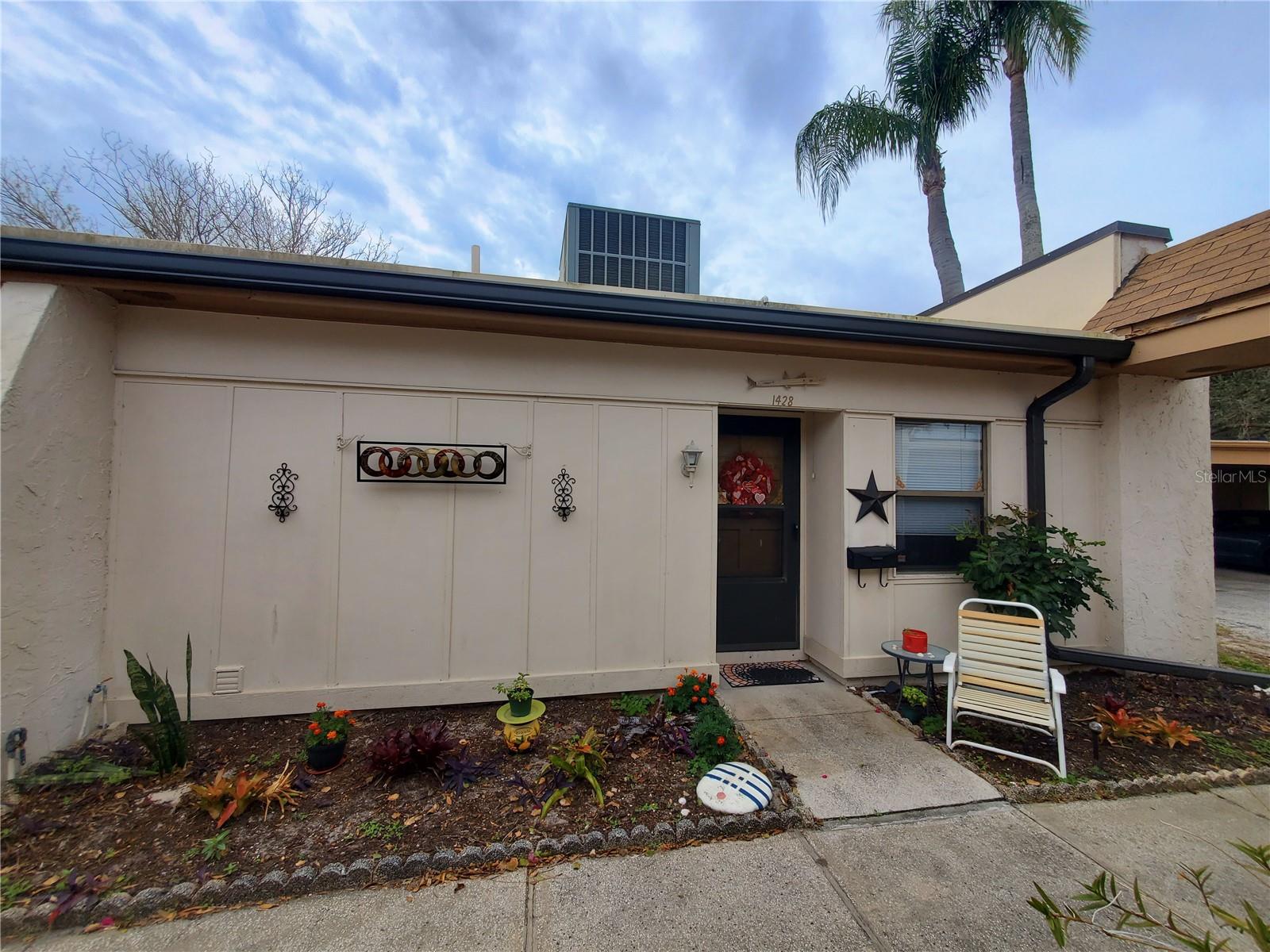 1428 Arrowhead Circle W — photo