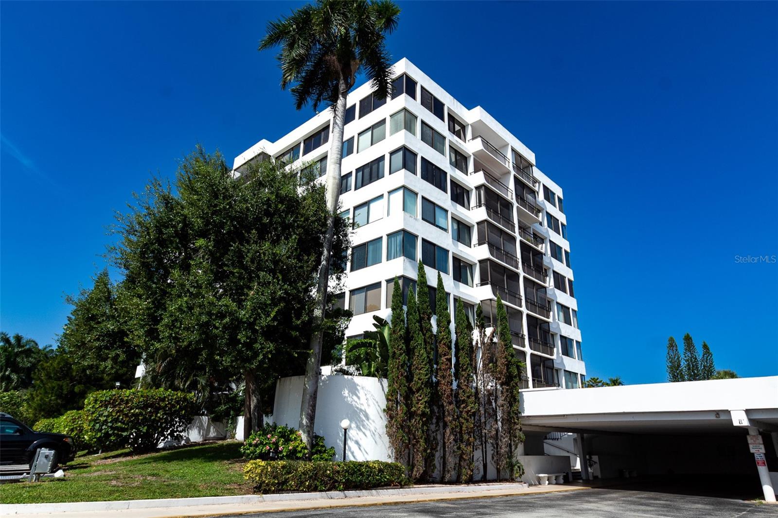 1500 Presidential Way 401 — photo