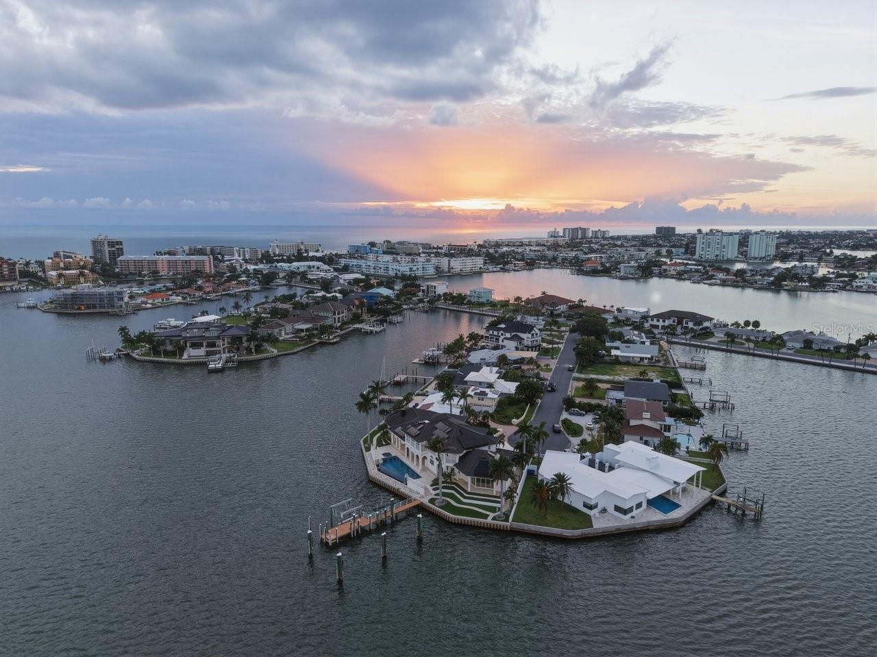 Home in ST PETE BEACH, FL 33706 — photo 3