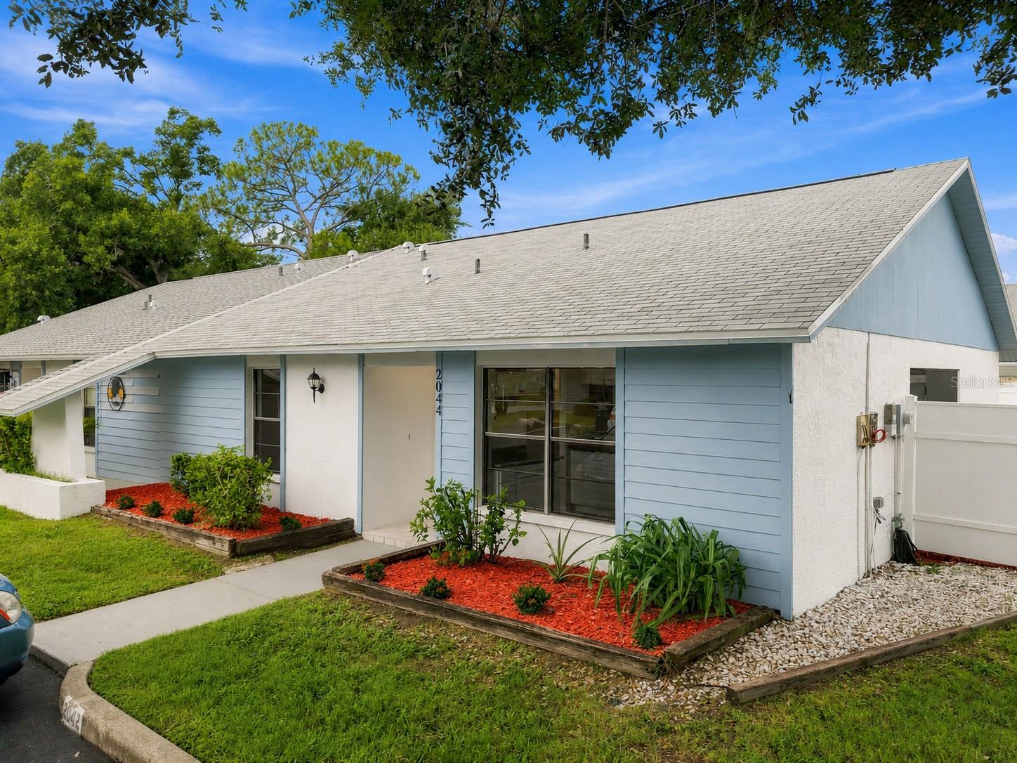 2044 Sheffield Court — photo