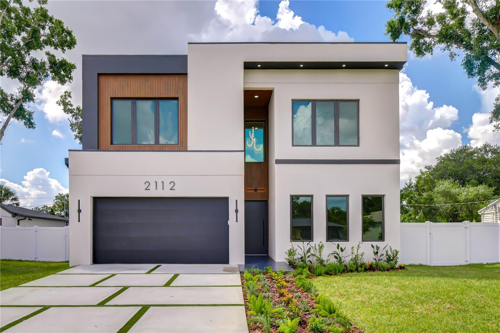 2112 W Farwell Drive — photo