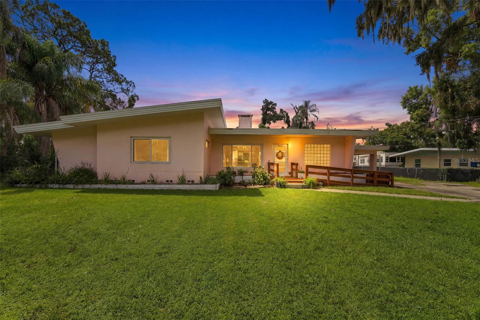 1311 E Tomlin Street — photo