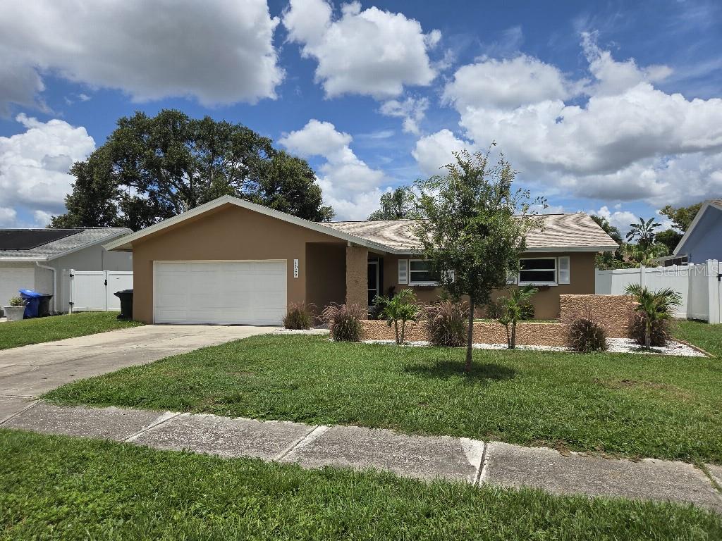 1606 Dale Circle N — photo
