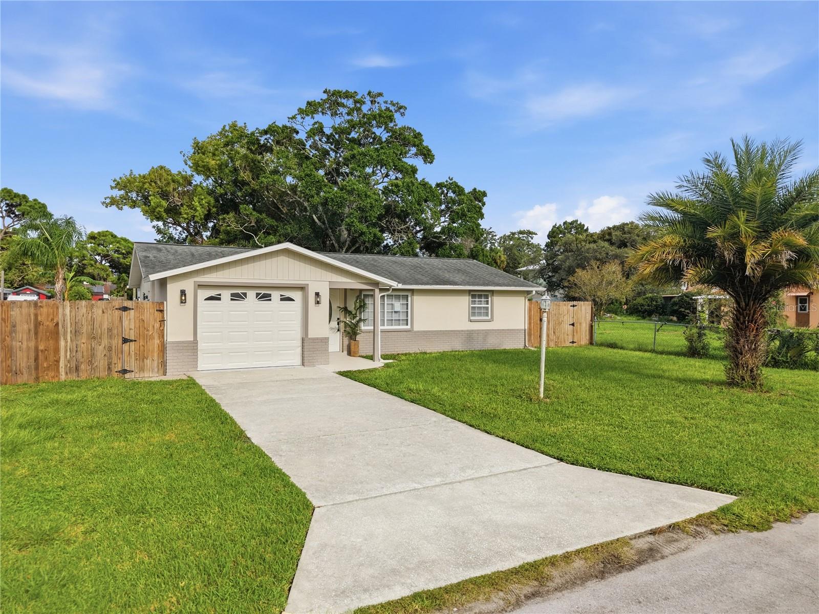 Home in HUDSON, FL 34667 — photo 2