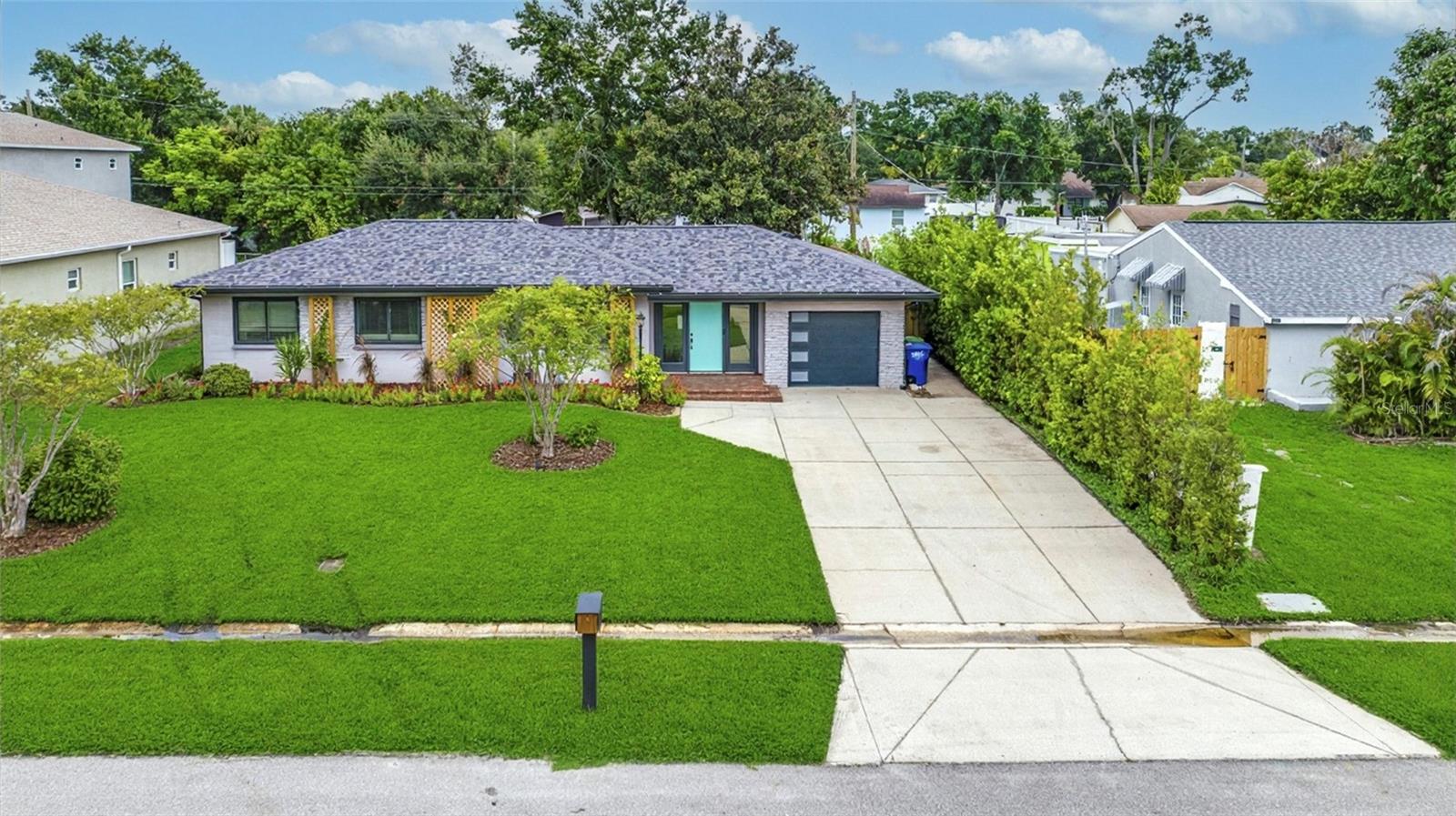 2121 W Farwell Drive — photo