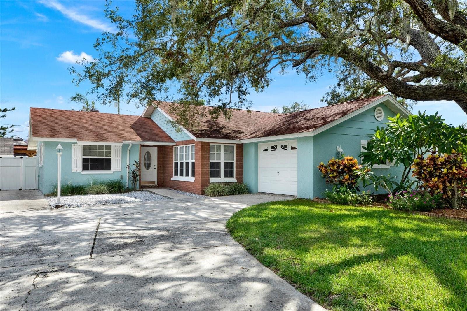 1601 Avoca Drive — photo