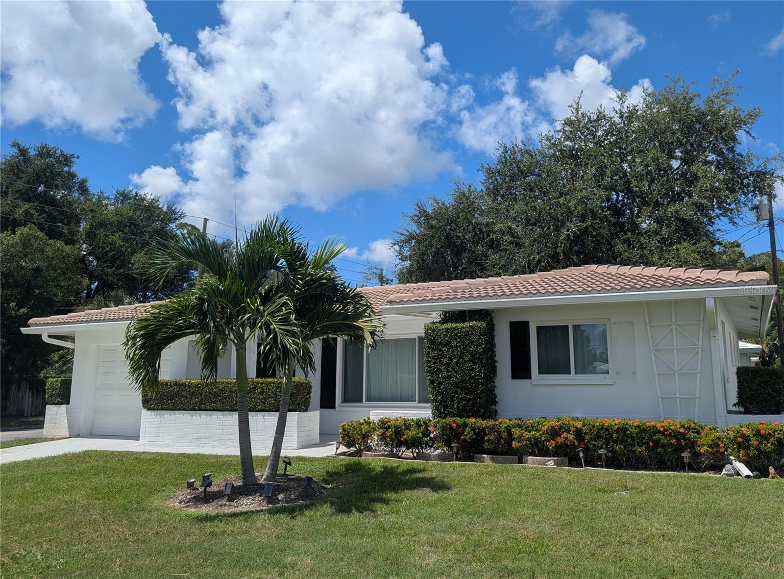 9460 45th Place N 1 — photo