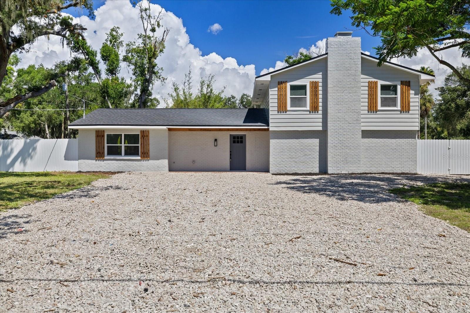 11002 Riverview Drive — photo