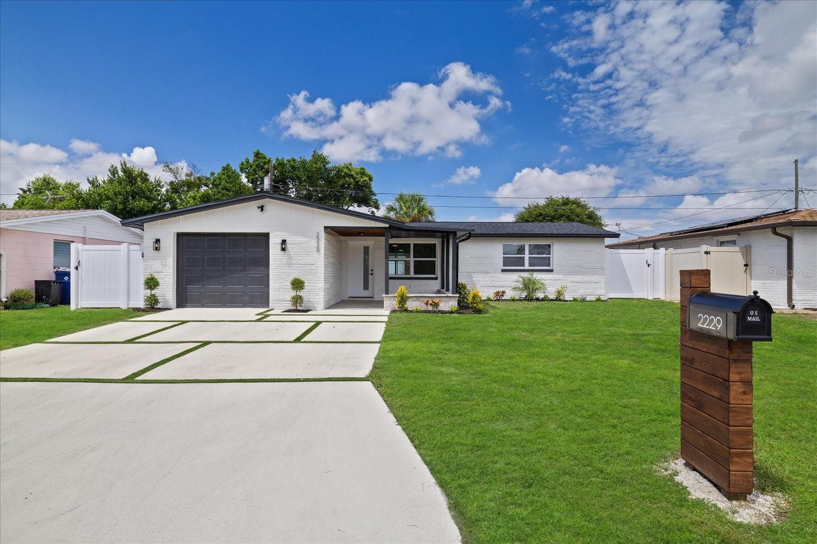2229 Roselawn Drive — photo