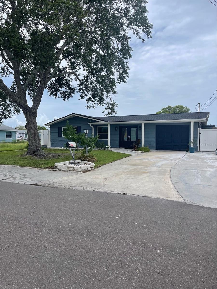13701 Leslie Drive — photo