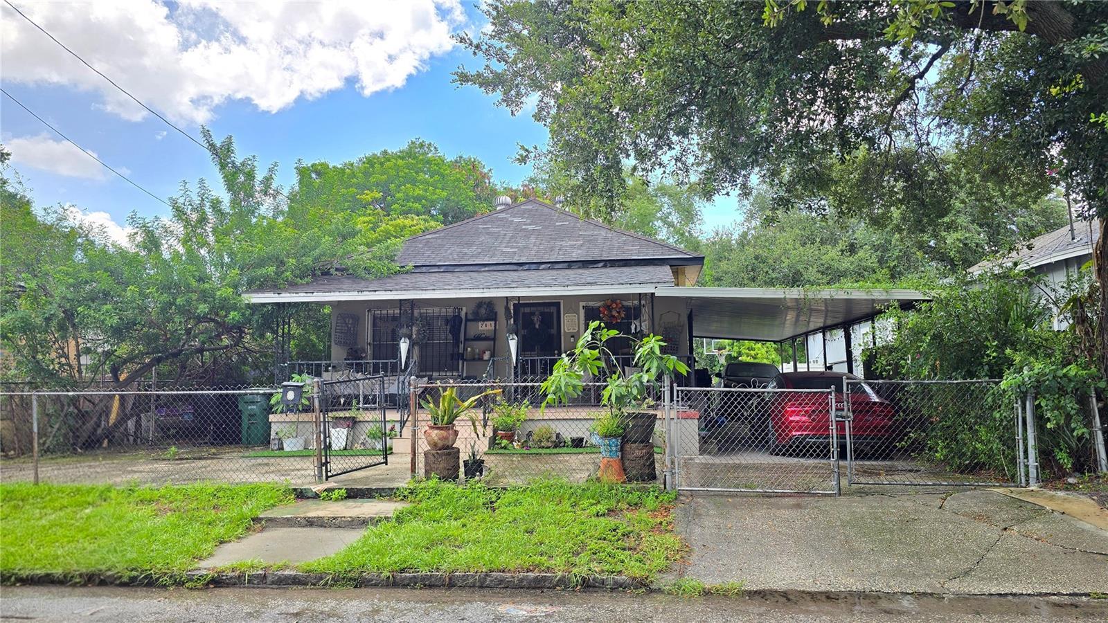 2813 E Clark Street — photo