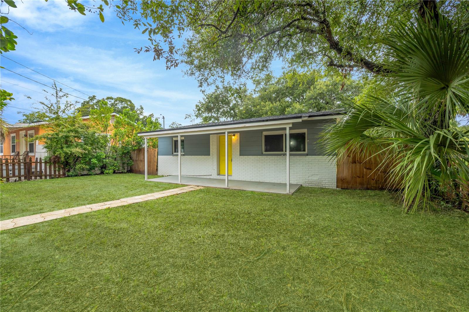 2626 E Chelsea Street — photo