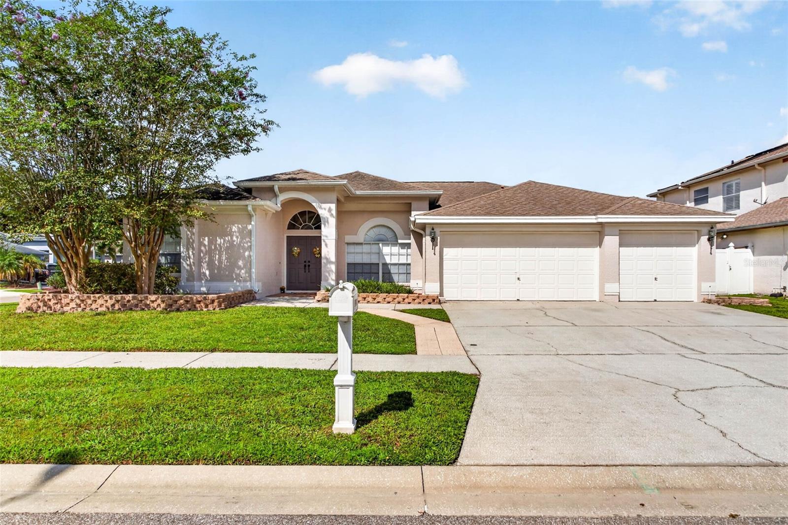 10007 Vista Pointe Drive — photo