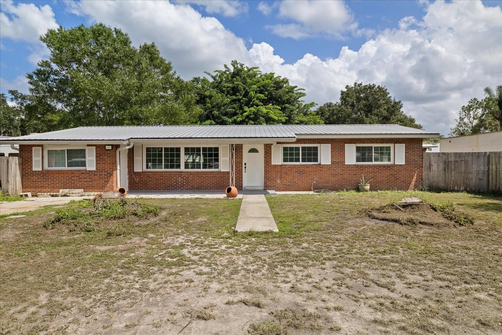 8125 N Socrum Loop Road — photo