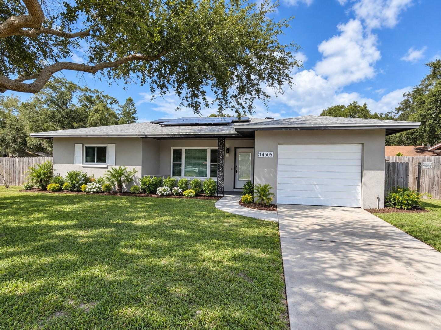 1450 Carolyn Lane — photo