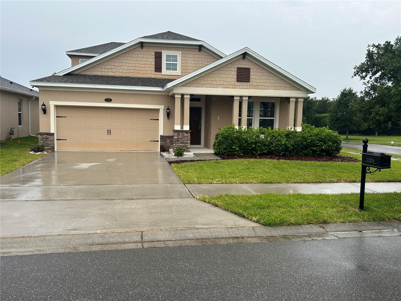 720 E Victoria Trails Boulevard — photo