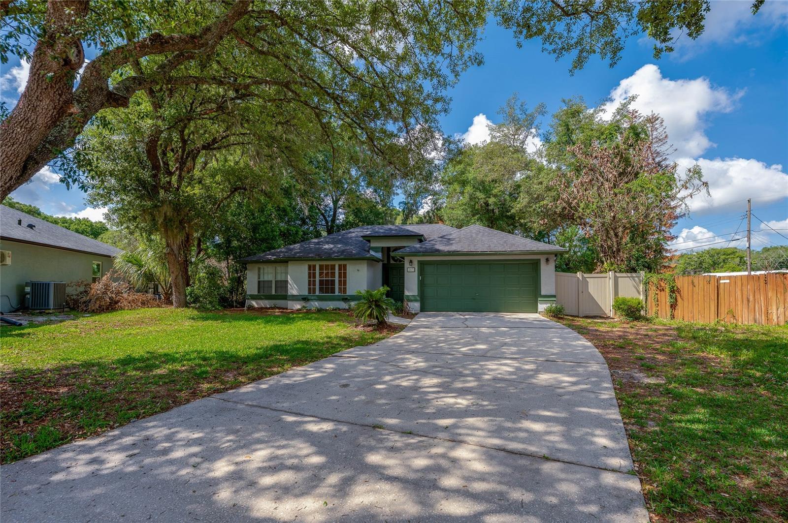 203 Live Oak Court — photo