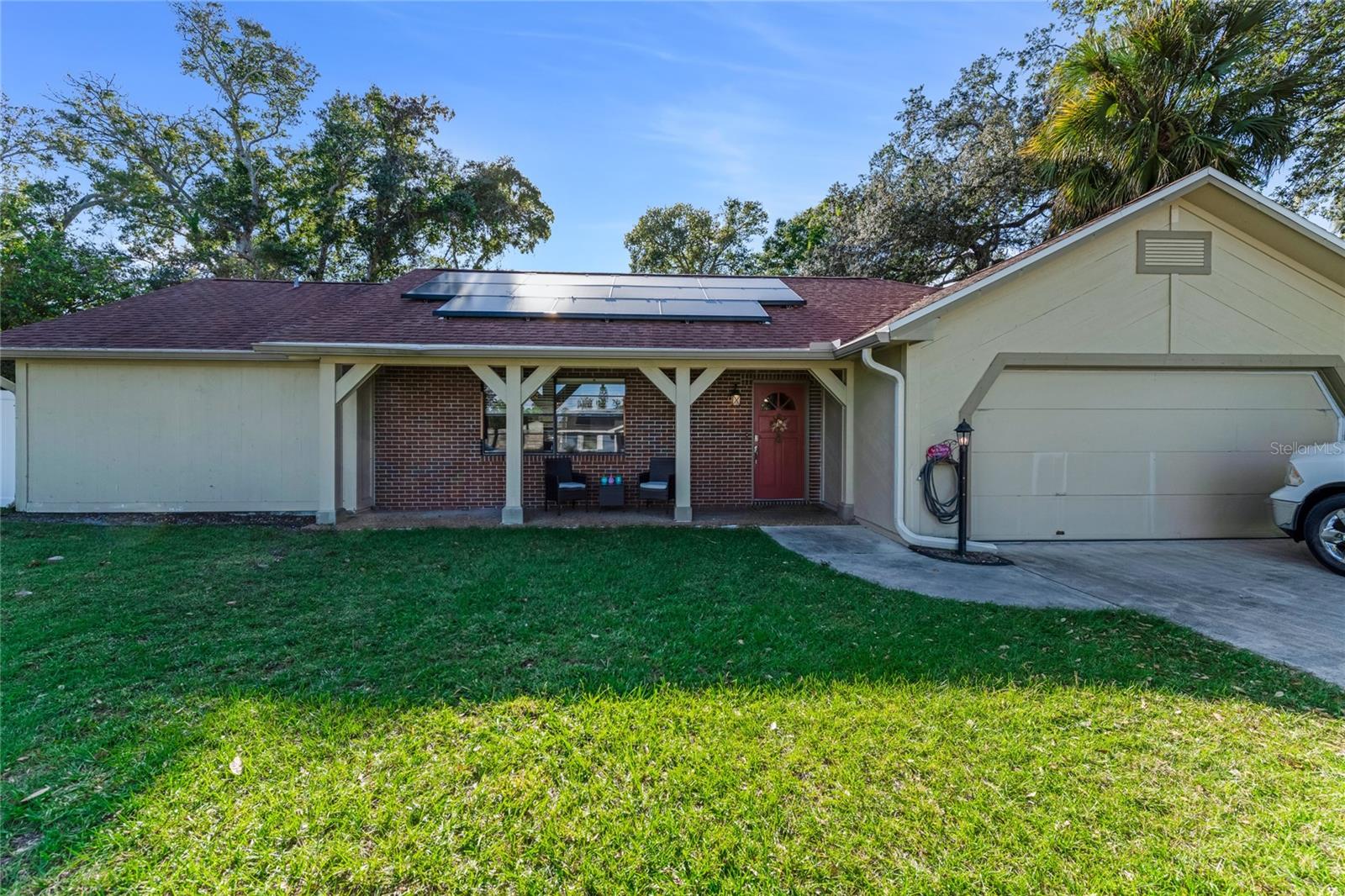 800 W River Oak Drive — photo