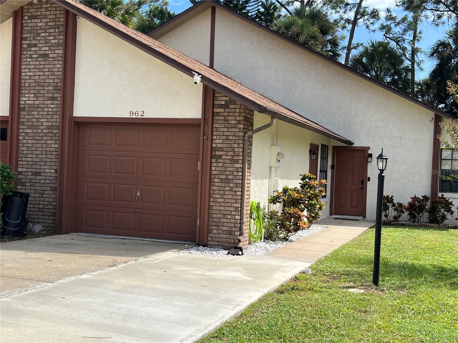 962 Stonybrook Circle — photo