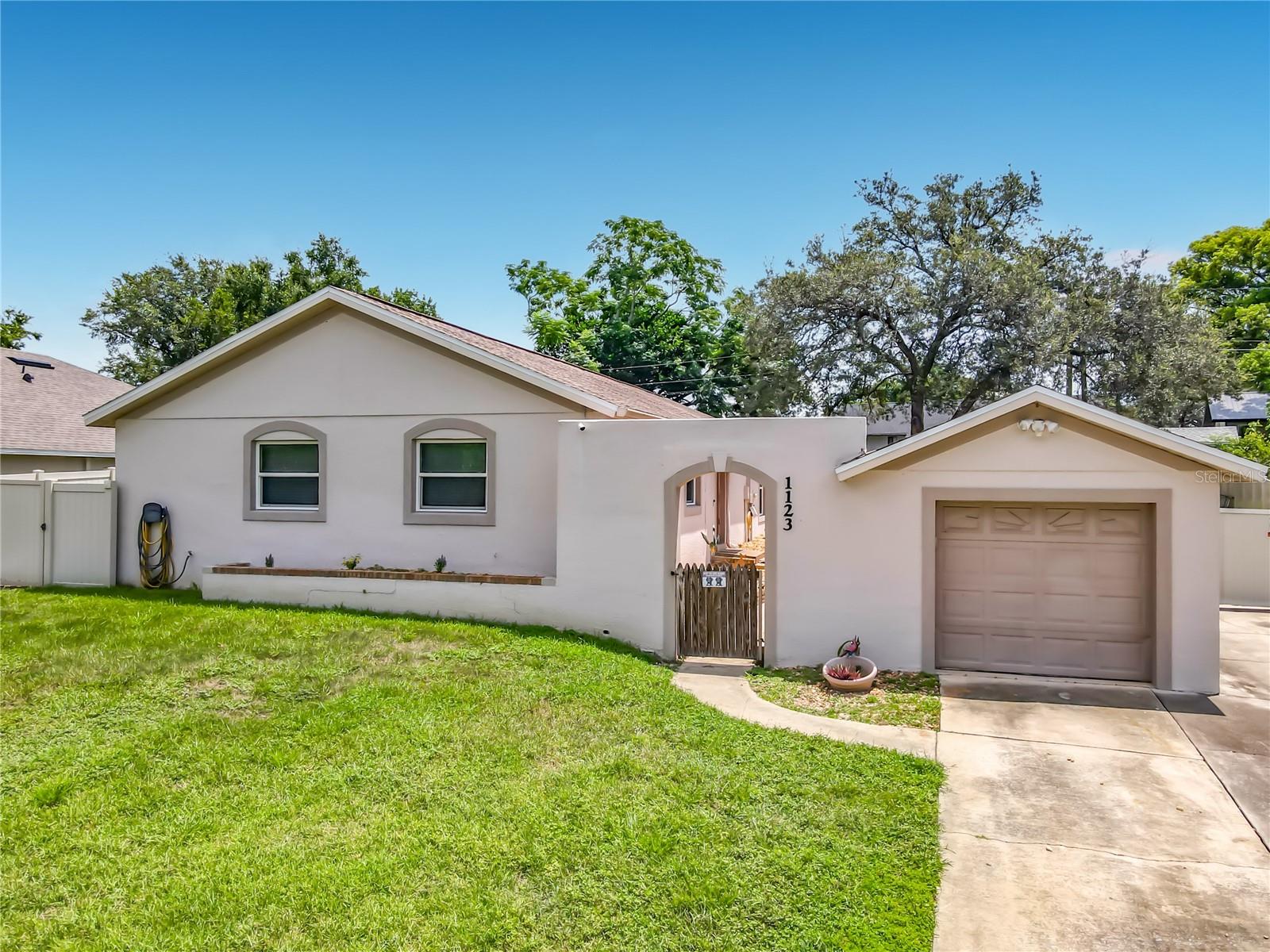 1123 W Hancock Drive — photo