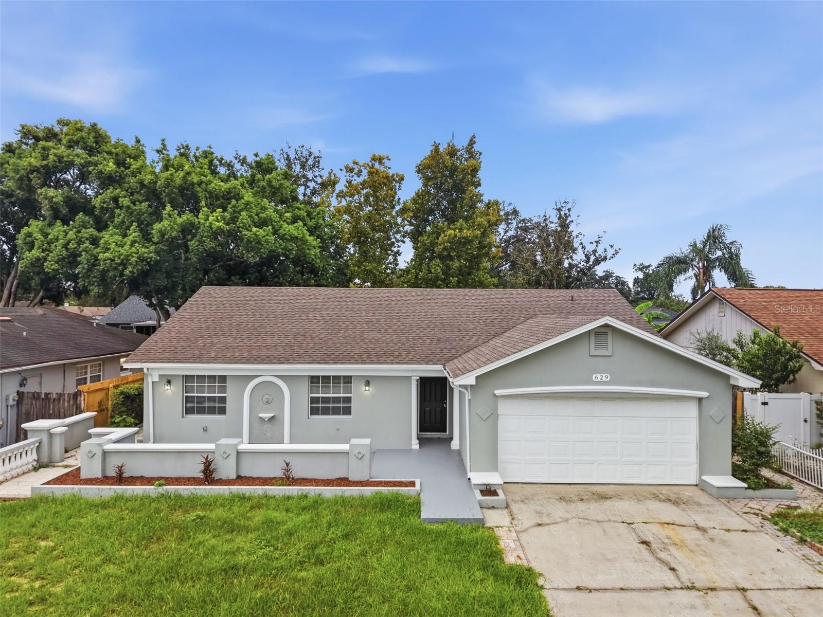 629 la Salle Drive — photo
