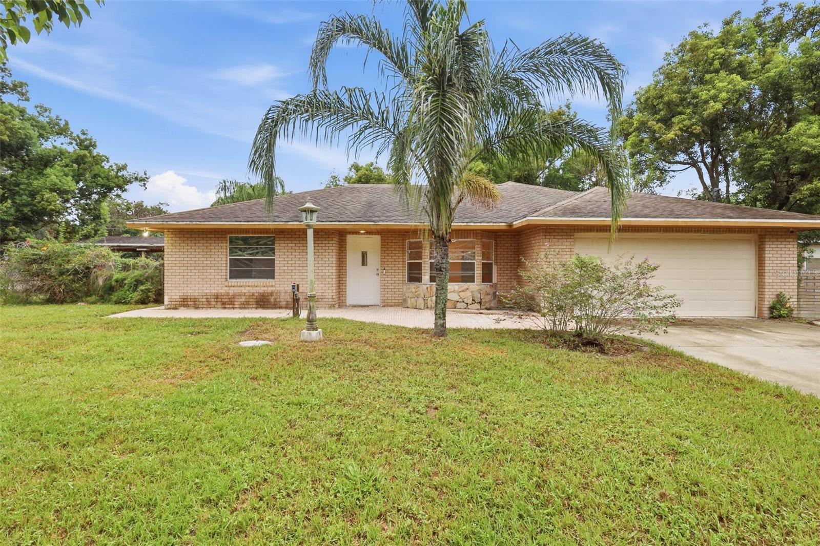 1098 E de Carlo Drive — photo