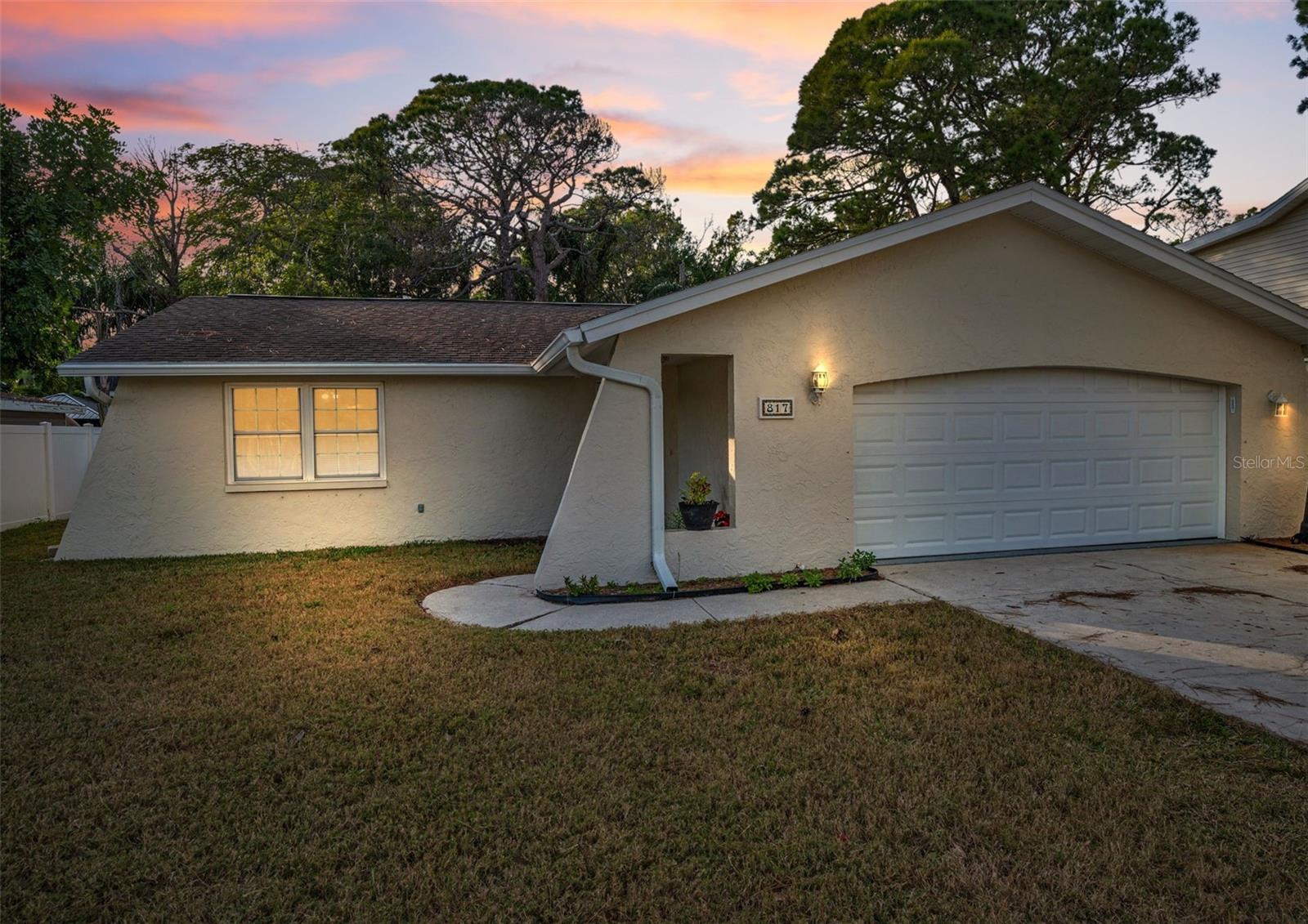 817 Riverside Drive — photo