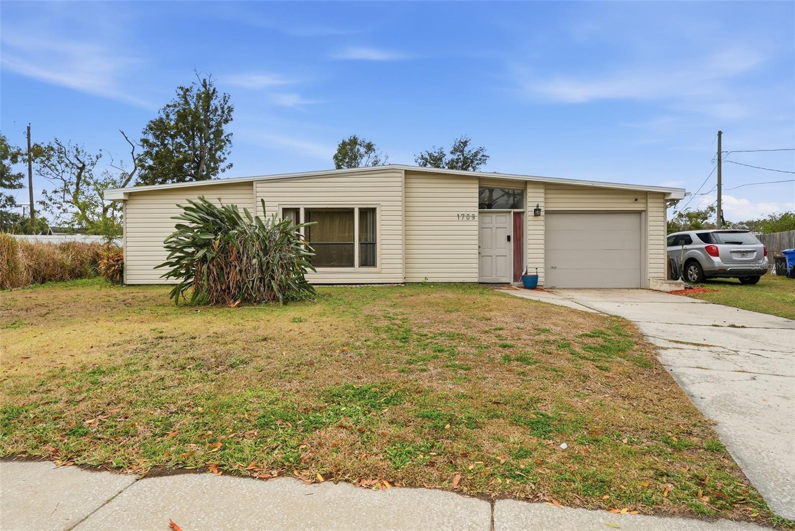 1709 Carnegie Circle — photo