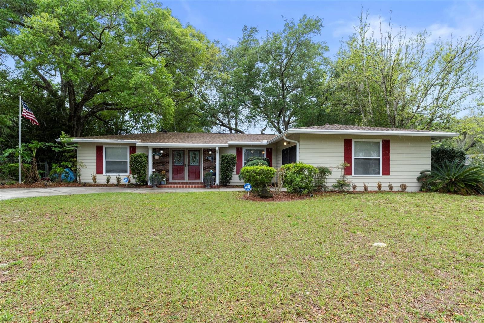 9066 N Golfview Drive — photo