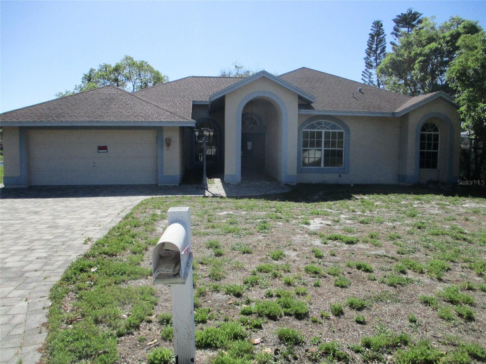 8904 Planters Lane — photo