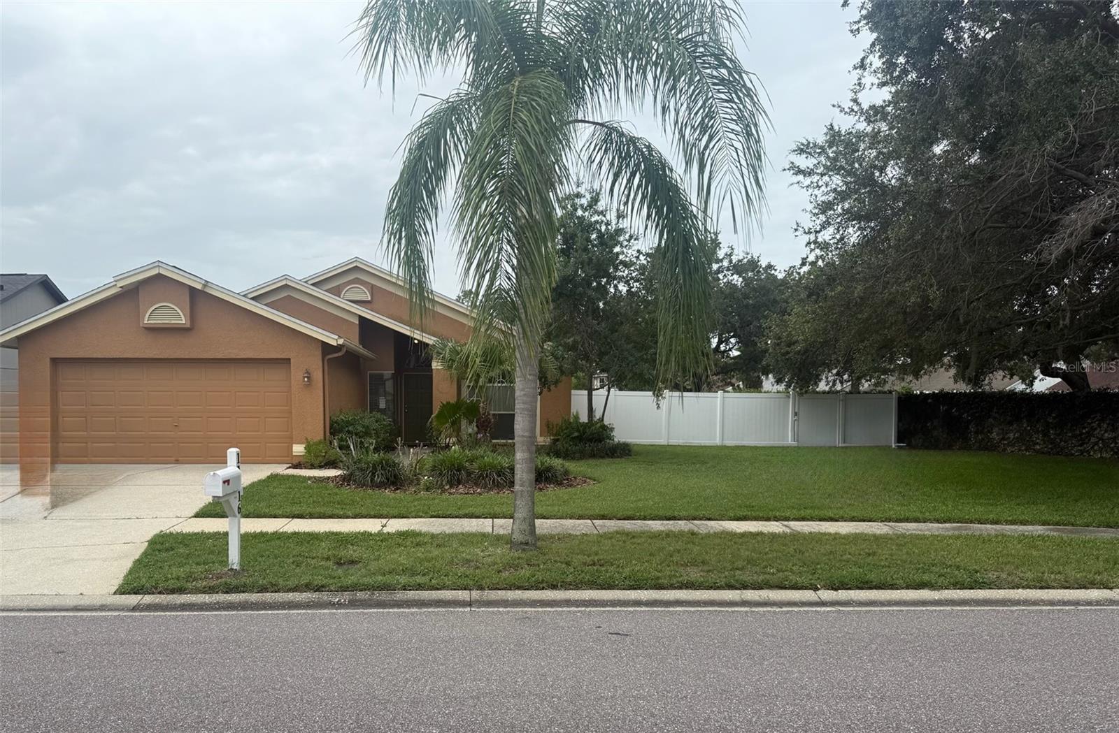 11516 Whispering Hollow Drive — photo
