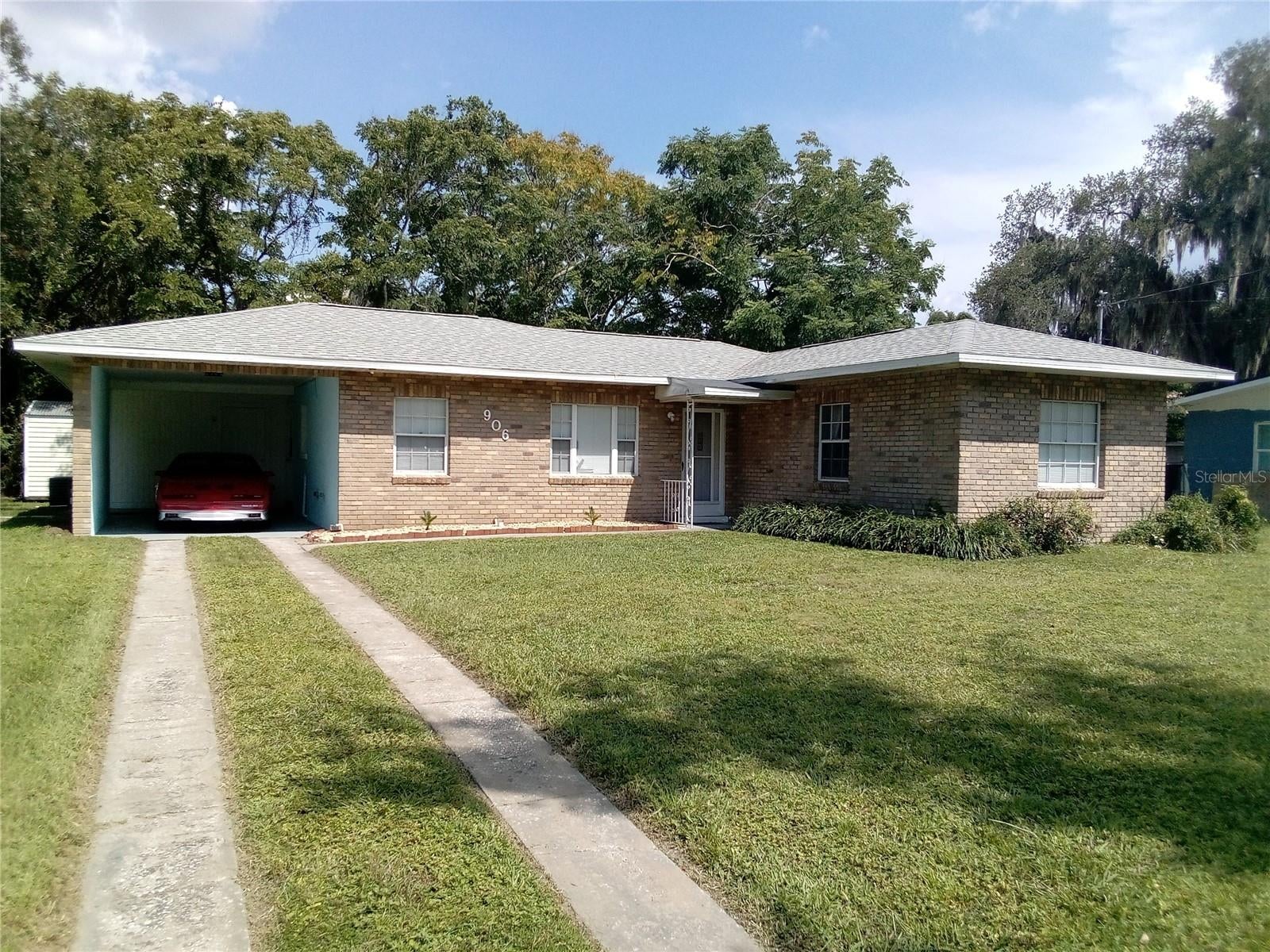 906 Oak Drive — photo