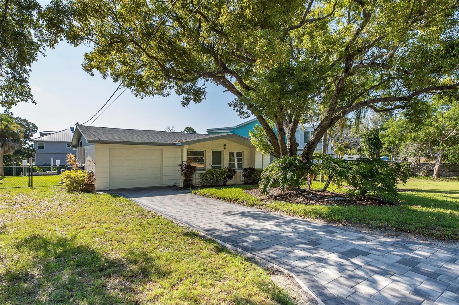 3318 Pineview Drive — photo