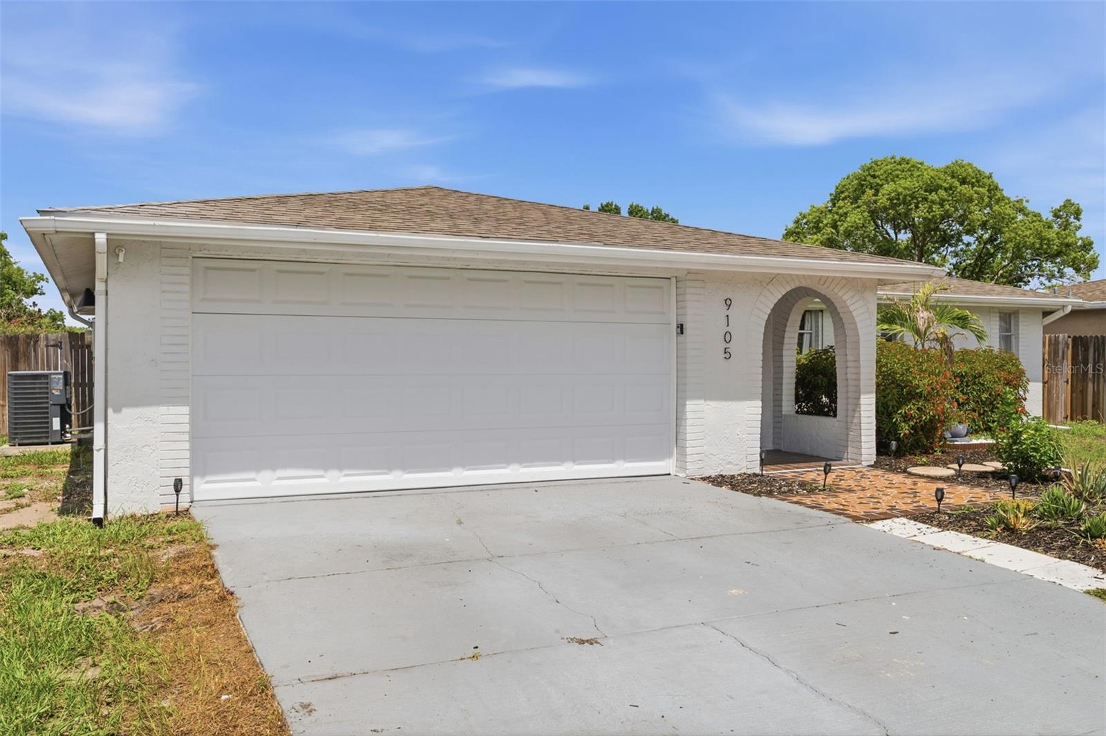 9105 Hunt Club Lane — photo