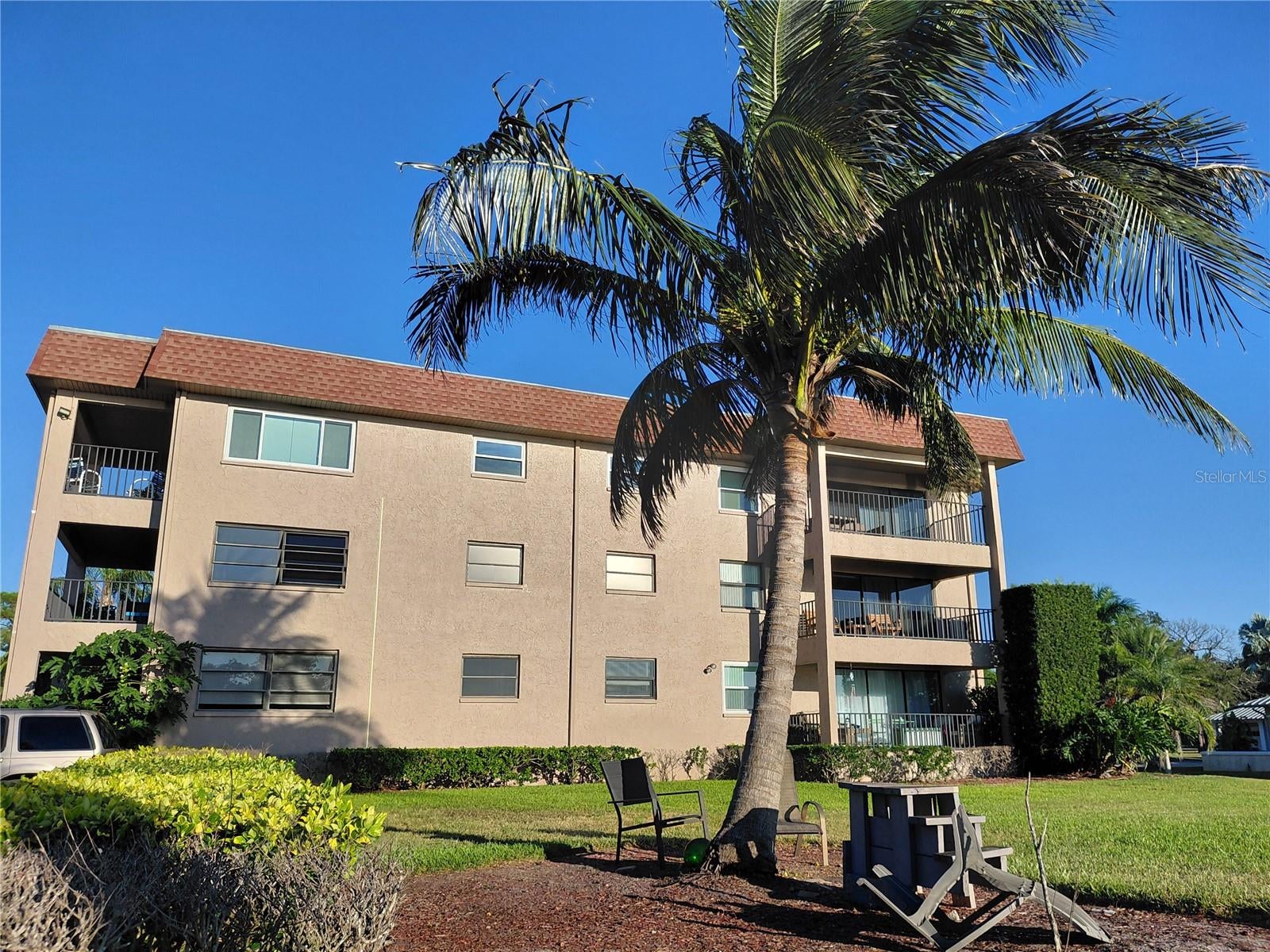 Home in TARPON SPRINGS, FL 34689 — photo 2