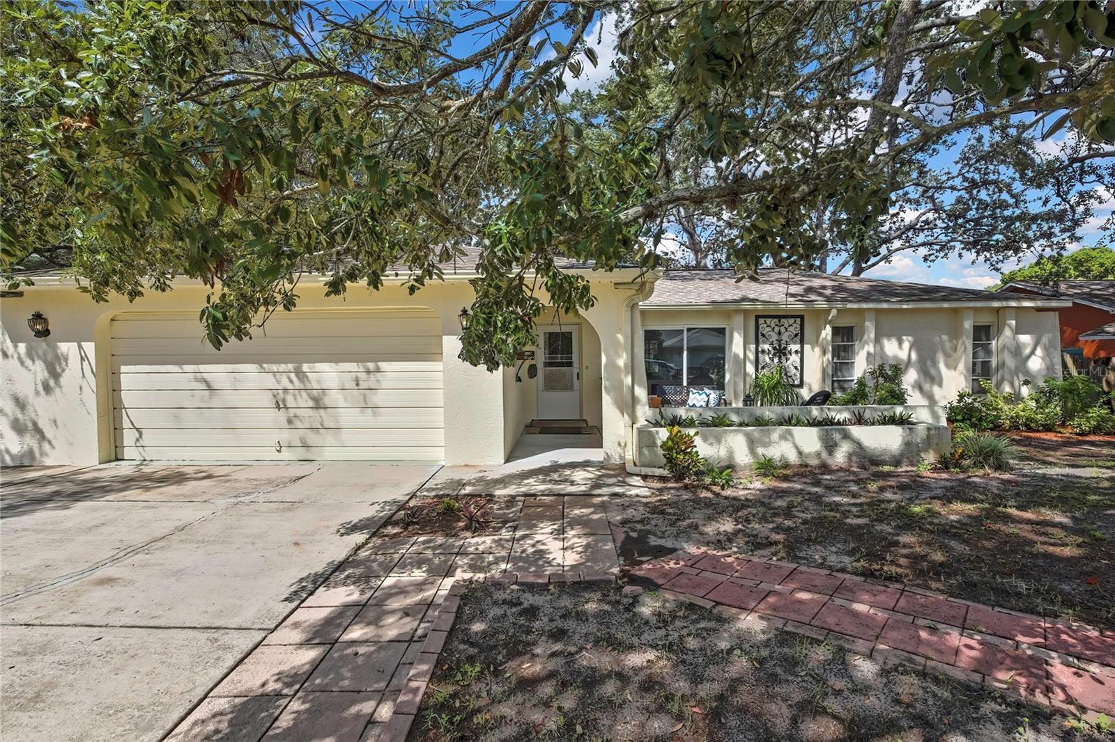 1185 Macfarlane Avenue — photo