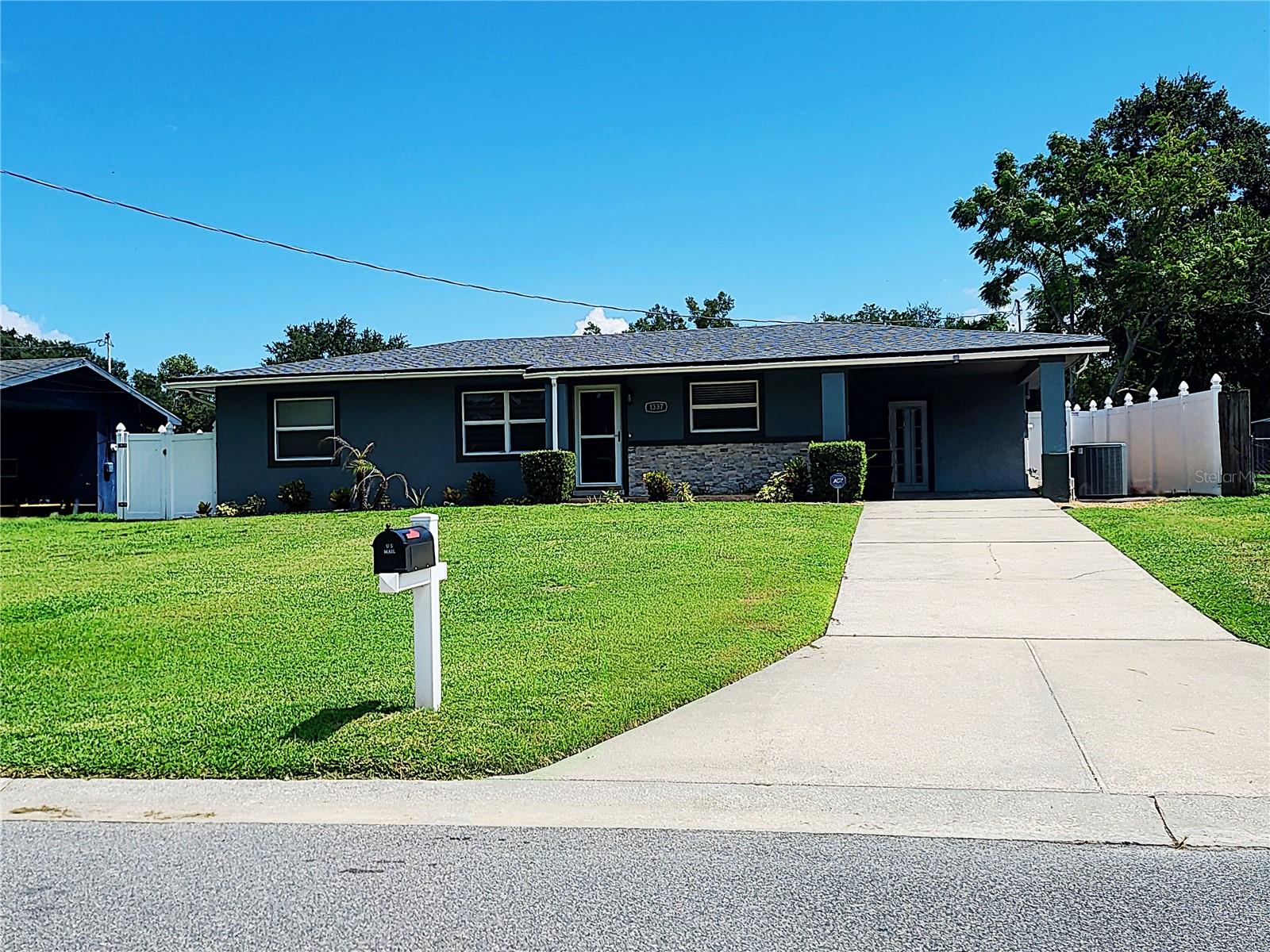 1337 Lee Court — photo