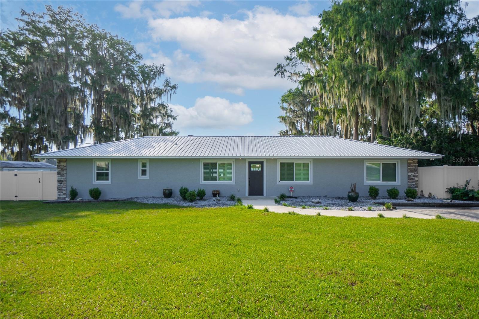 221 S Hunting Lodge Drive — photo