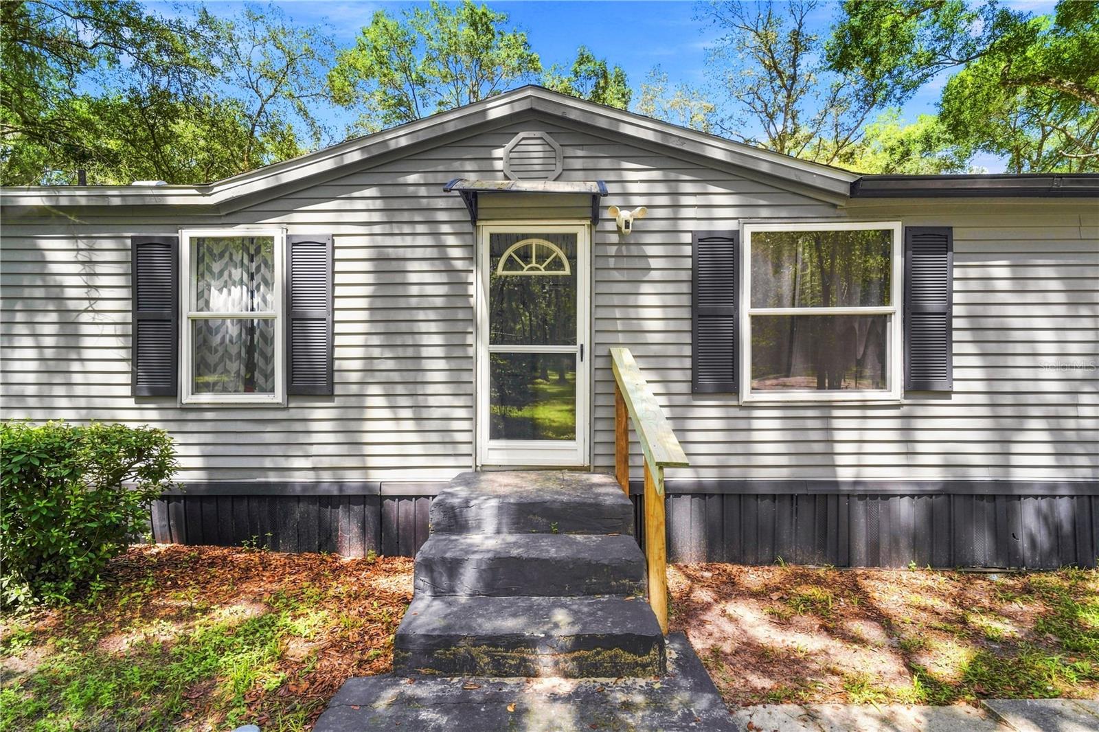 7395 Robb Road — photo
