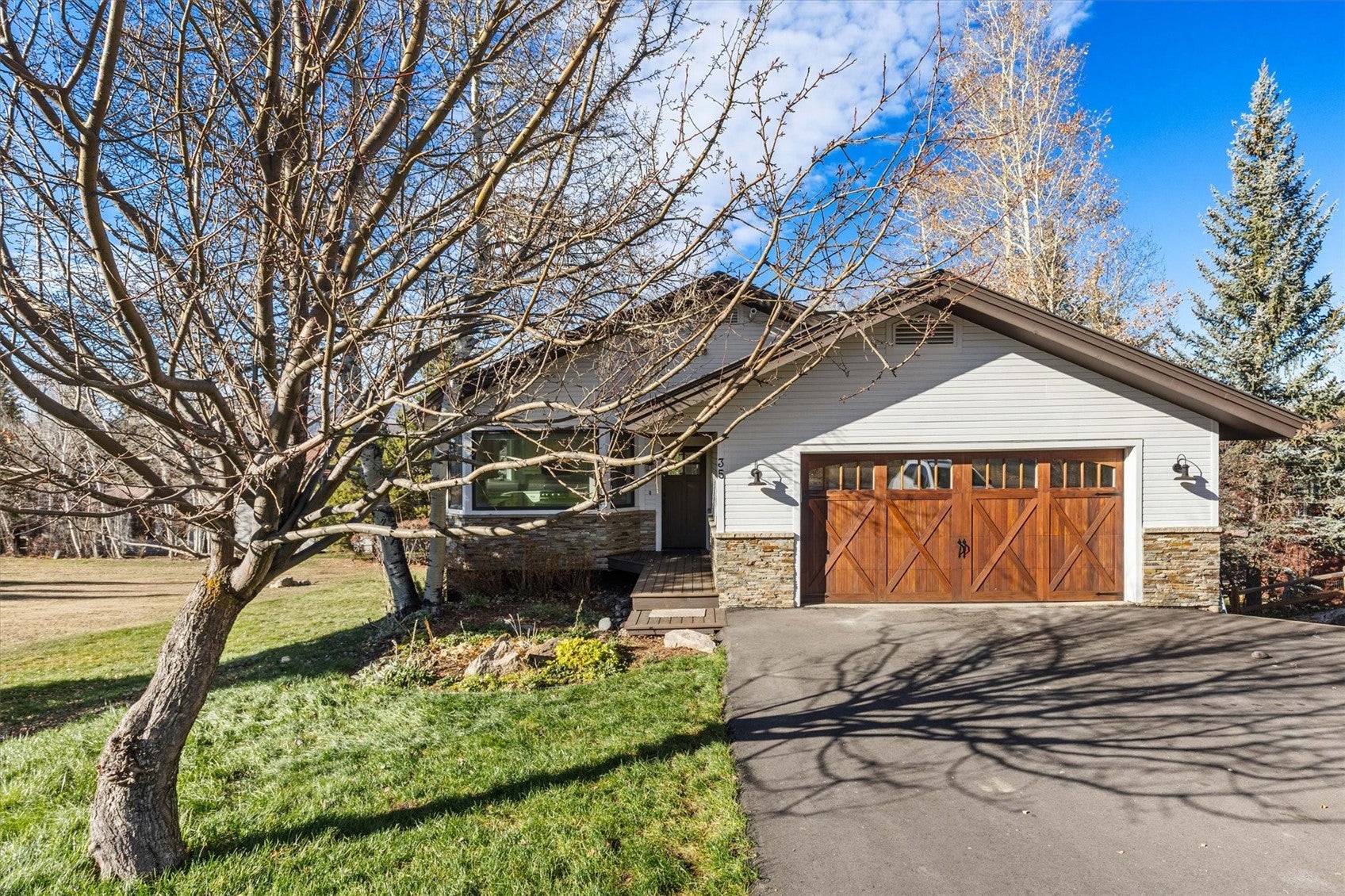 35 Steamboat Boulevard — photo