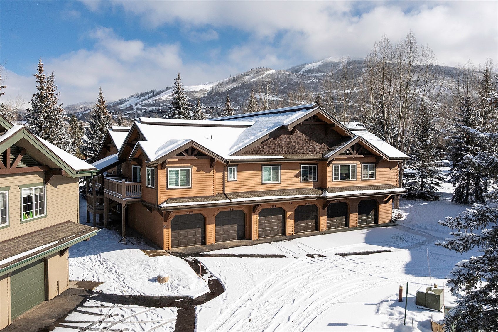 1462 Morgan Court 1605 — photo